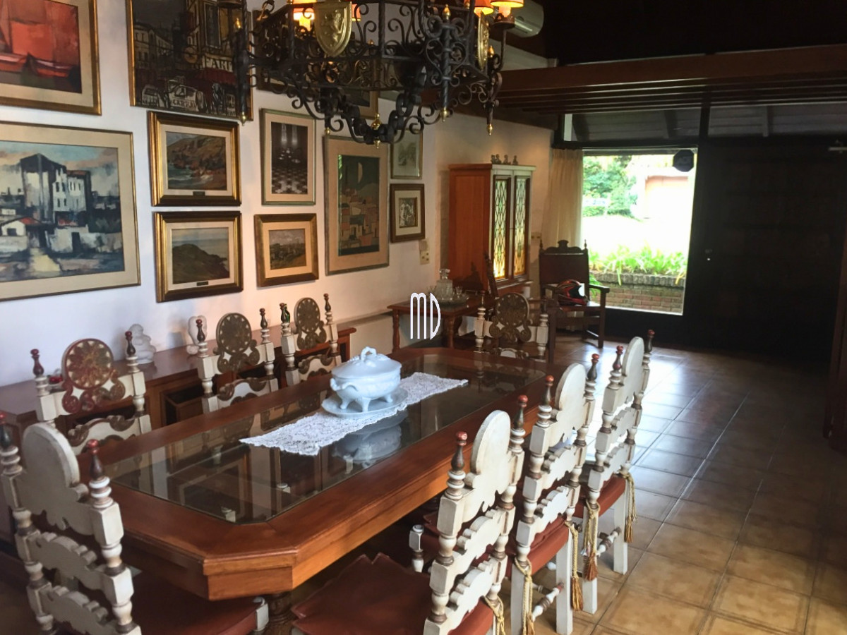 Casa ID.6134 - Espectacular propiedad en Playa Mansa a metros del Mar