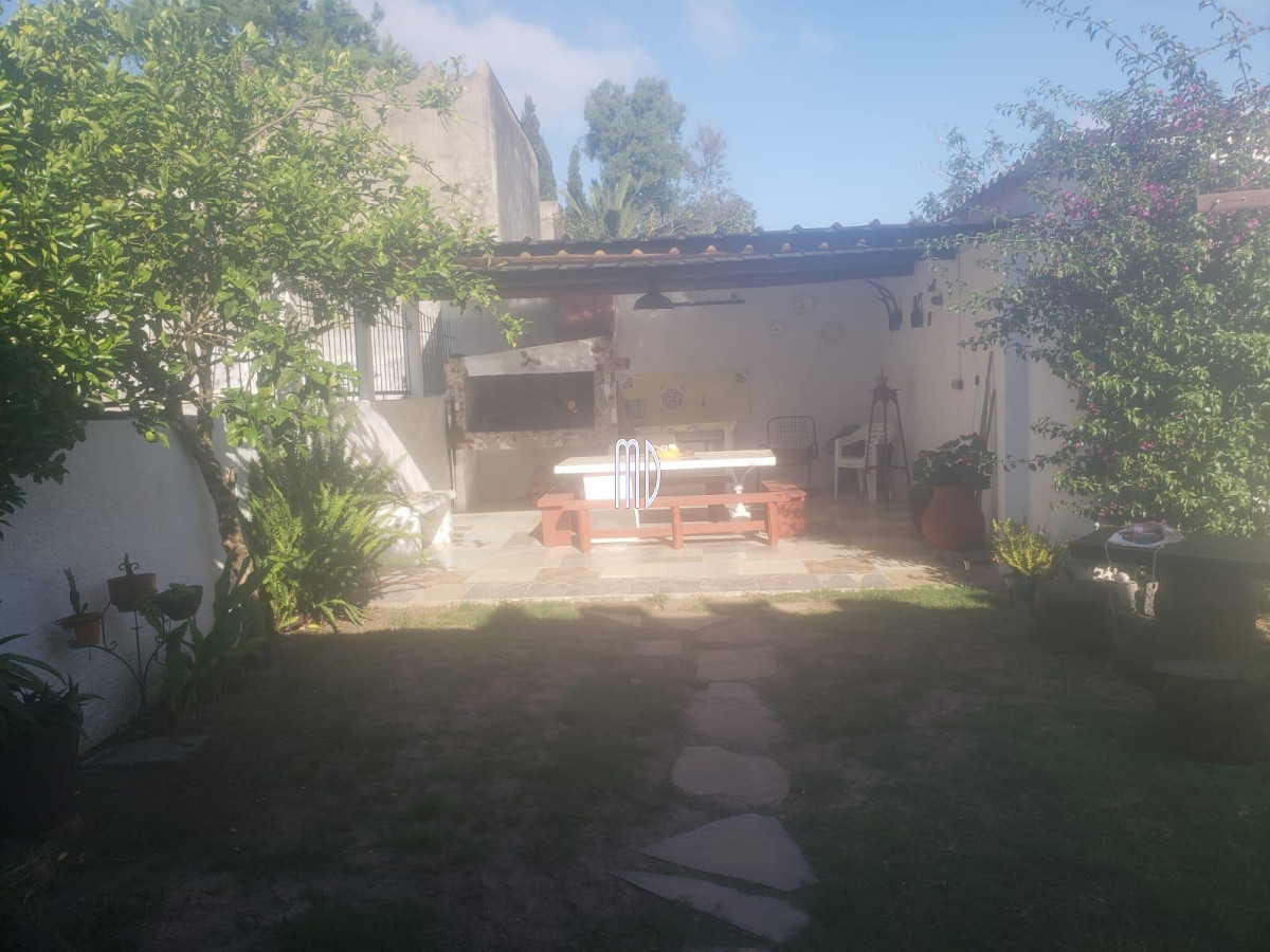 Casa ID.5325 - Muy linda casa con parrillero, cerca de todo.Ref 5325