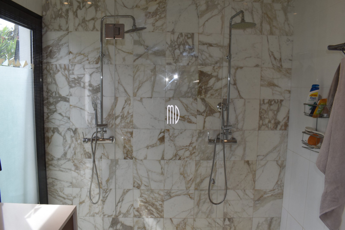 Casa ID.9024 - Moderna residencia con piscina climatizada y apartamento independiente. REF(9024)