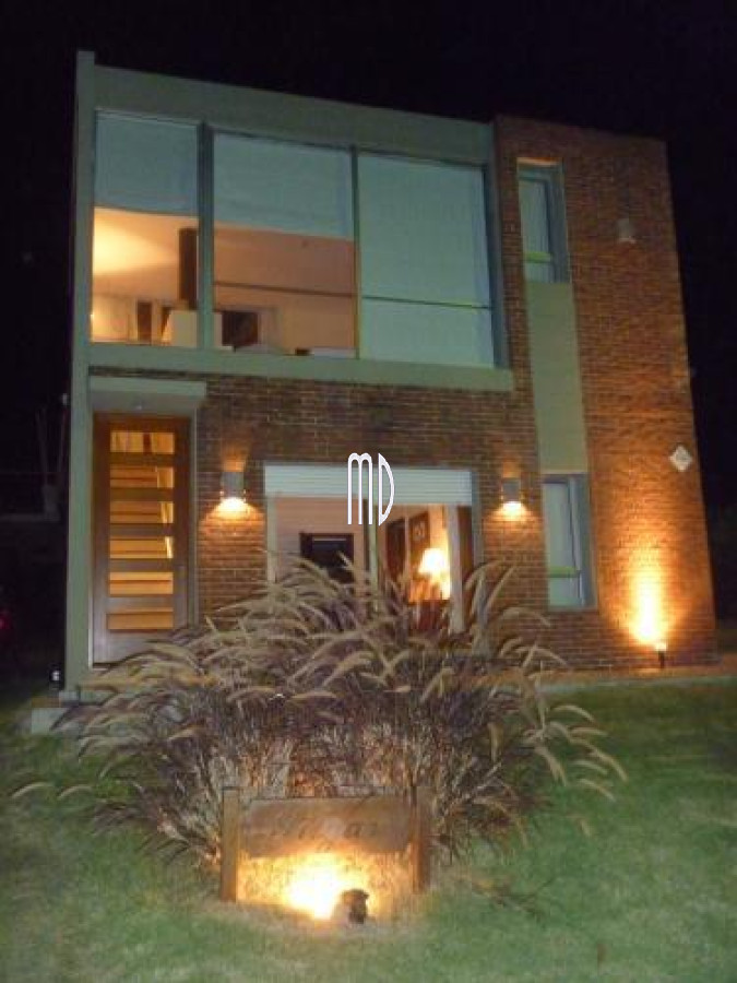 Casa ID.5275 - Preciosa casa a metros del mar, muy comoda.Ref: 5275