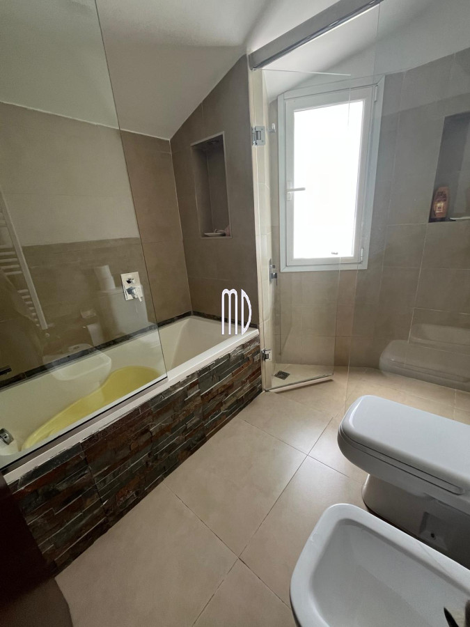 Casa ID.8191 - Hermosa Casa en Venta – Espaciosa, Luminosa y con Jardín con Piscina. REF:8191