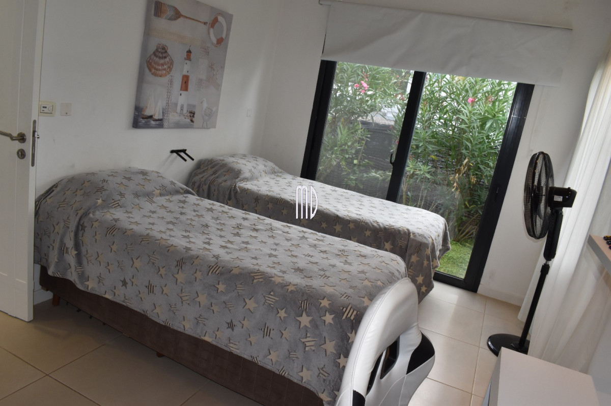 Casa ID.9024 - Moderna residencia con piscina climatizada y apartamento independiente. REF(9024)