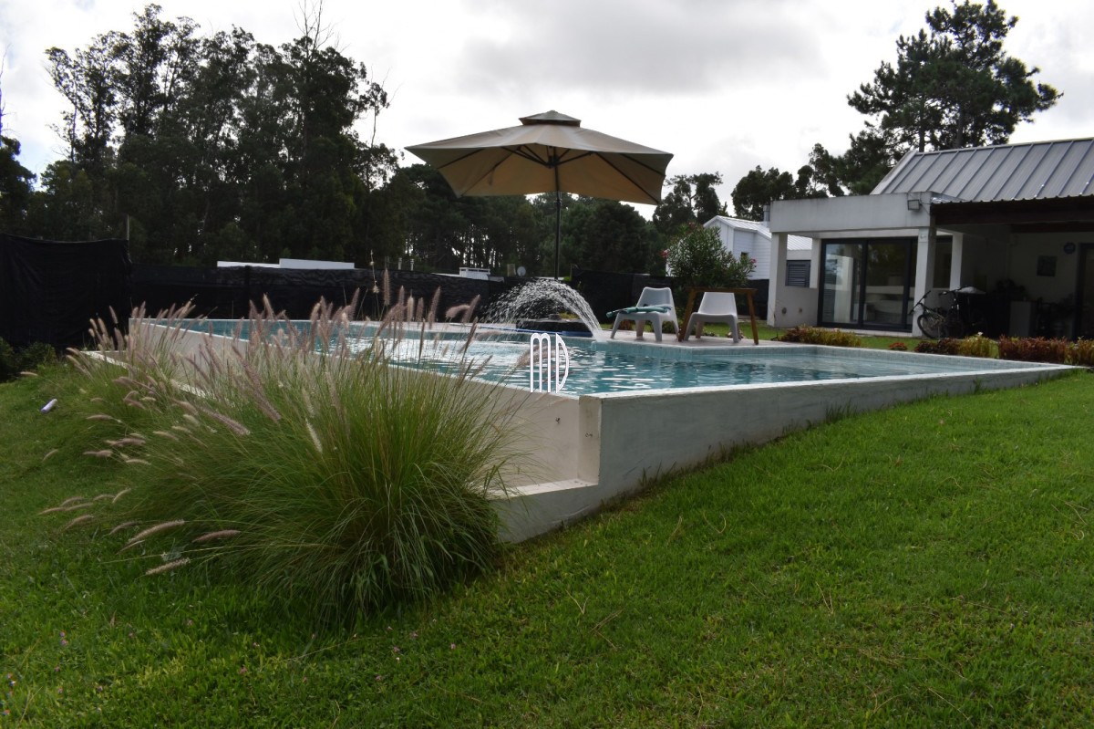 Casa ID.9024 - Moderna residencia con piscina climatizada y apartamento independiente. REF(9024)