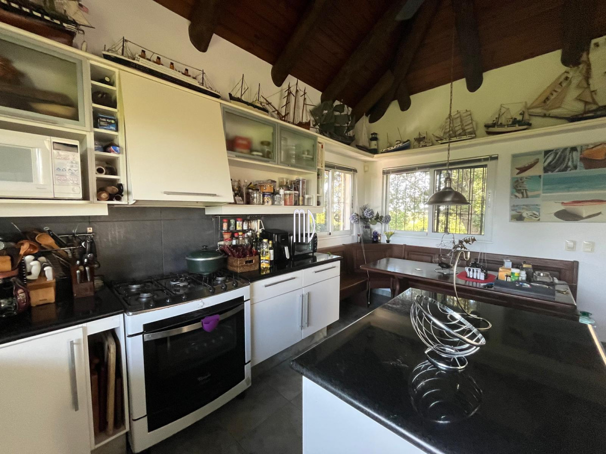 Casa ID.8192 - Exclusiva Casa en Venta en Punta Ballena con Vista Panorámica al Mar Ref. 8192