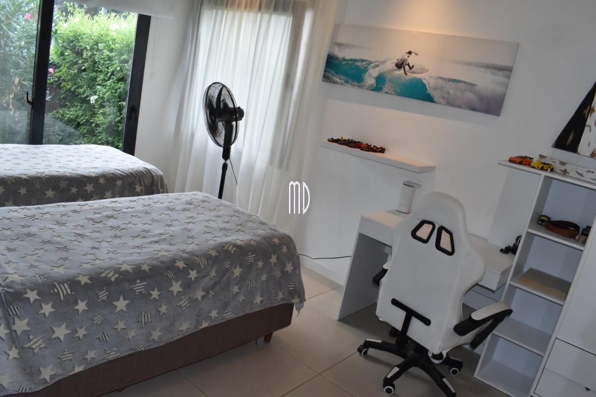 Casa ID.9024 - Moderna residencia con piscina climatizada y apartamento independiente. REF(9024)