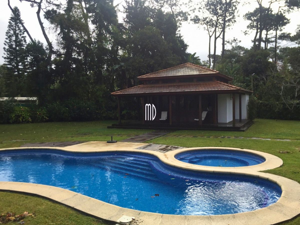 Casa ID.6134 - Espectacular propiedad en Playa Mansa a metros del Mar