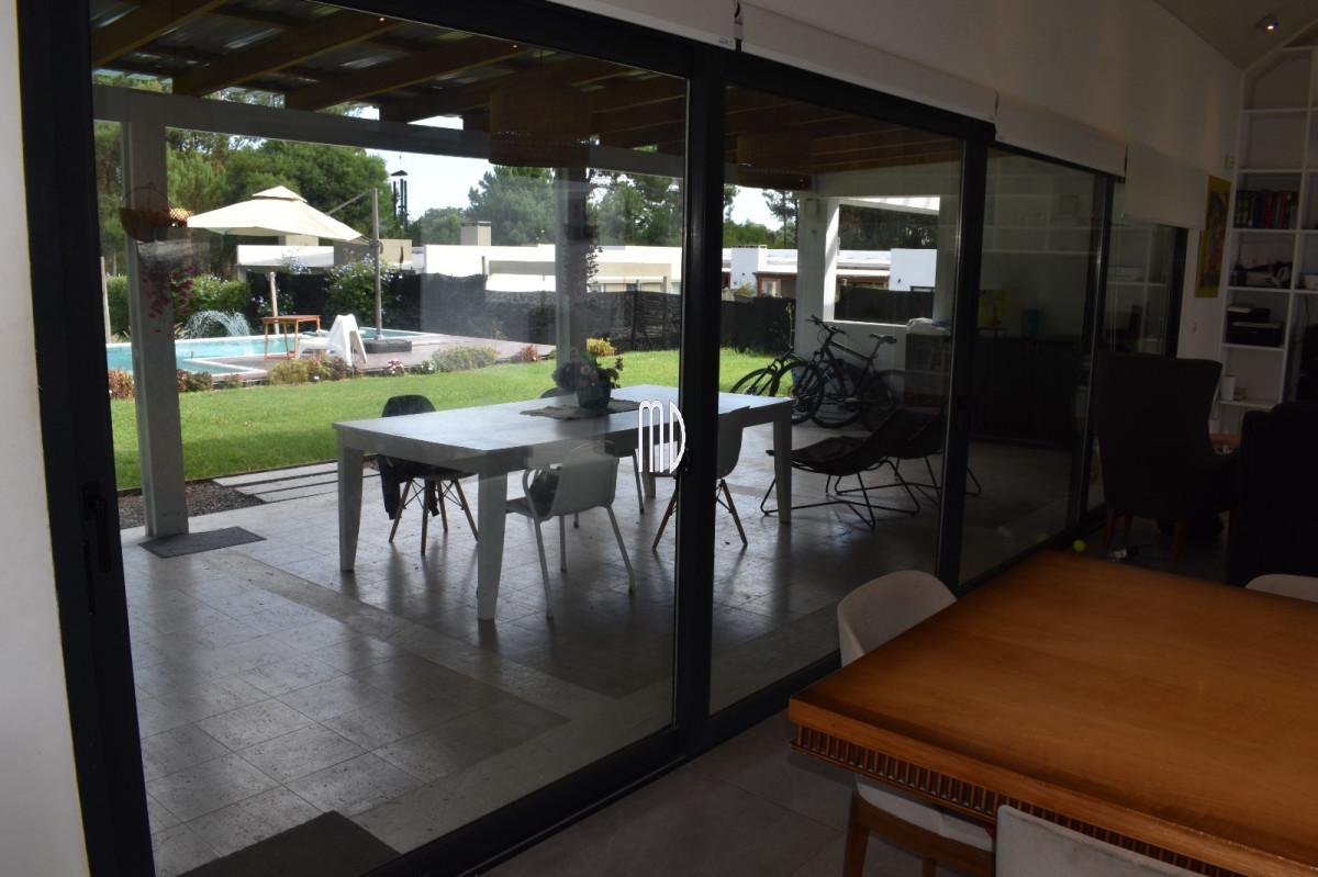 Casa ID.9024 - Moderna residencia con piscina climatizada y apartamento independiente. REF(9024)