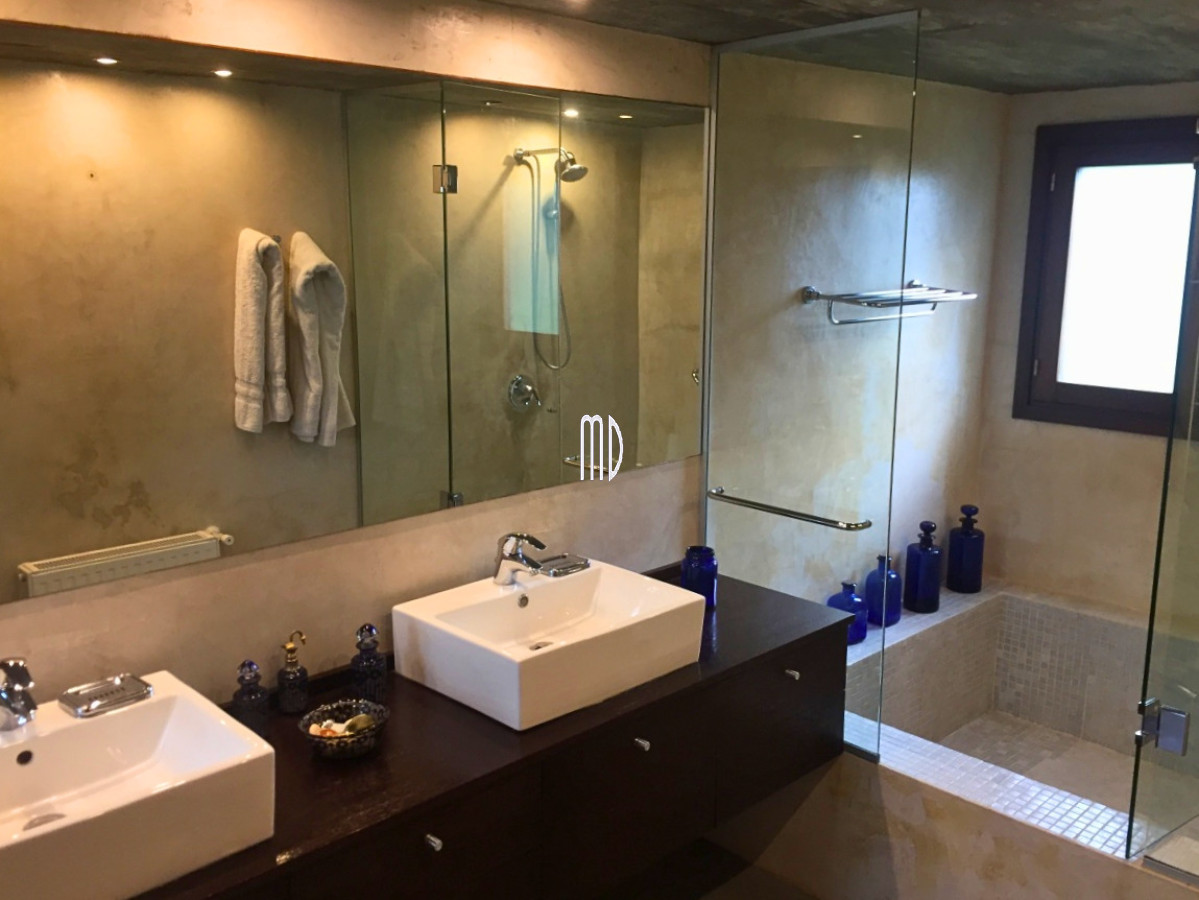 Casa ID.6134 - Espectacular propiedad en Playa Mansa a metros del Mar