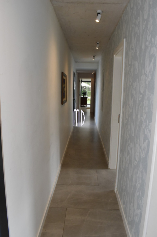 Casa ID.9024 - Moderna residencia con piscina climatizada y apartamento independiente. REF(9024)