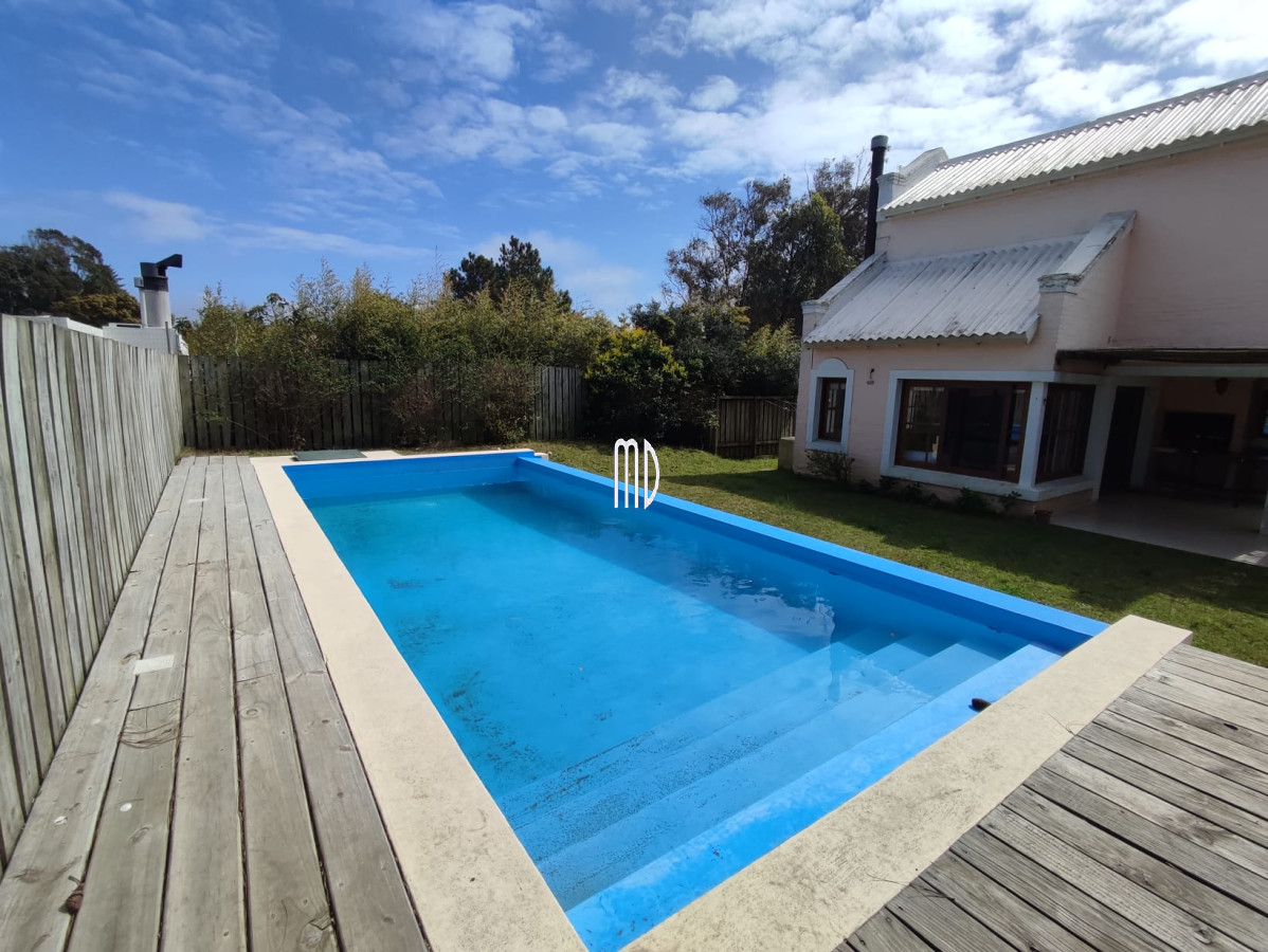 Casa ID.5412 - CASA EN LA BARRA CON PISCINA Y PARRILLERO. REF:5412