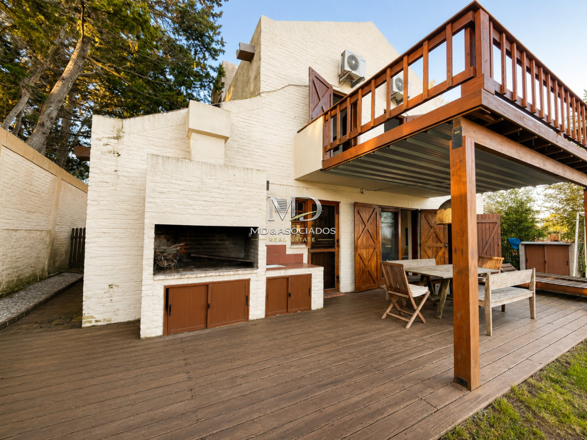 🏡 Excelente Casa en Venta a Pasos del Mar - Parada 23 de Playa Mansa.REF:6635
