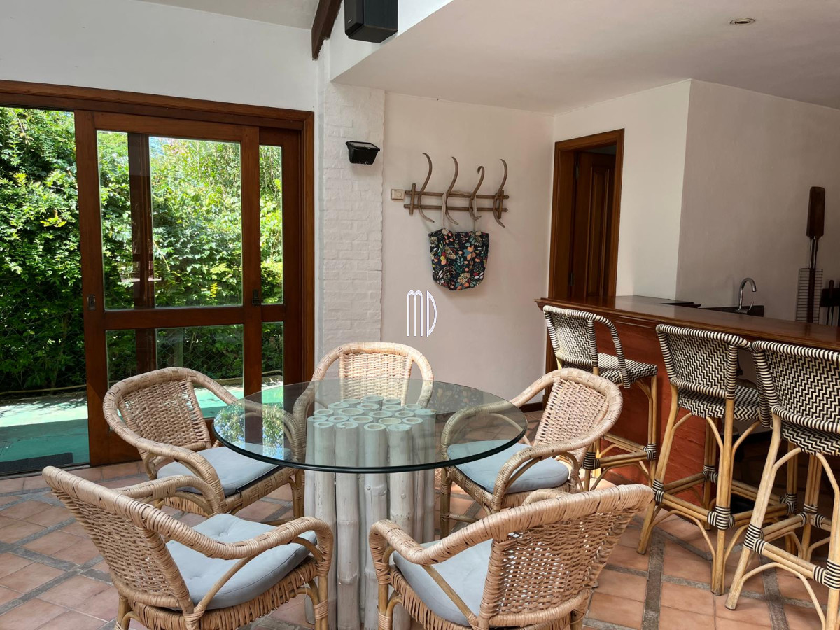 Casa ID.8190 - Espectacular Casa en Venta – Ubicación Exclusiva a Metros del Mar 