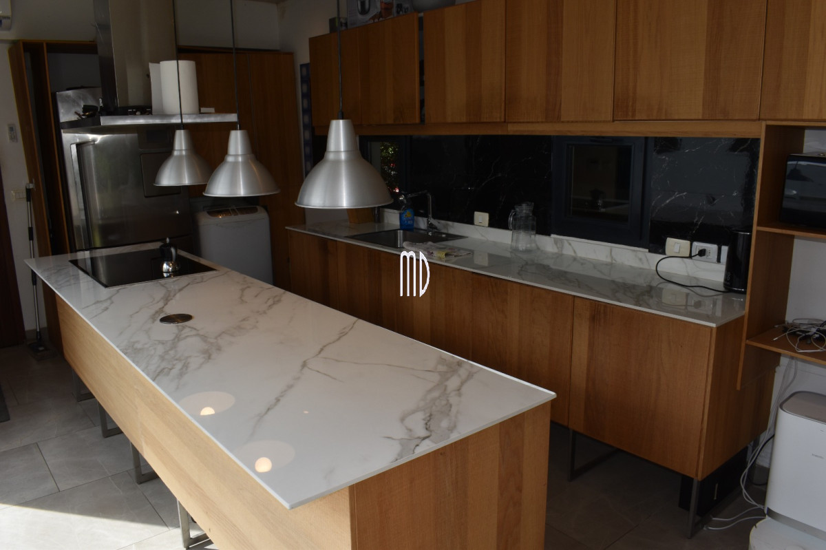 Casa ID.9024 - Moderna residencia con piscina climatizada y apartamento independiente. REF(9024)