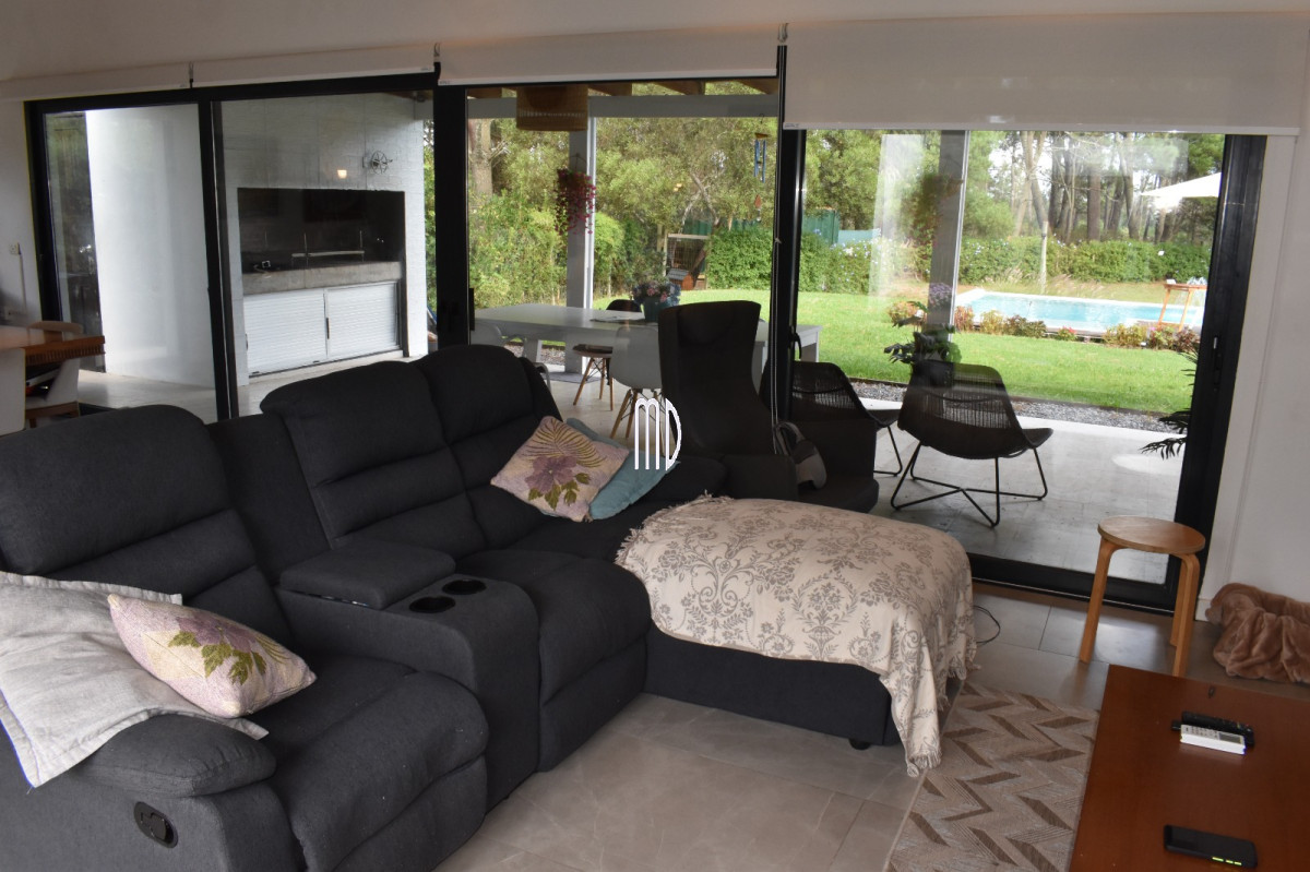 Casa ID.9024 - Moderna residencia con piscina climatizada y apartamento independiente. REF(9024)