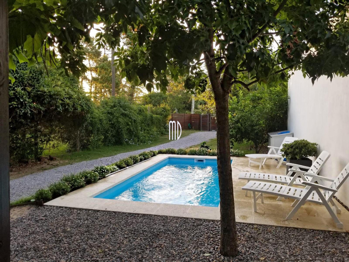 hermosa casa con piscina a pocas cuadras de playa mansa. ref: 6222 - imd6222c