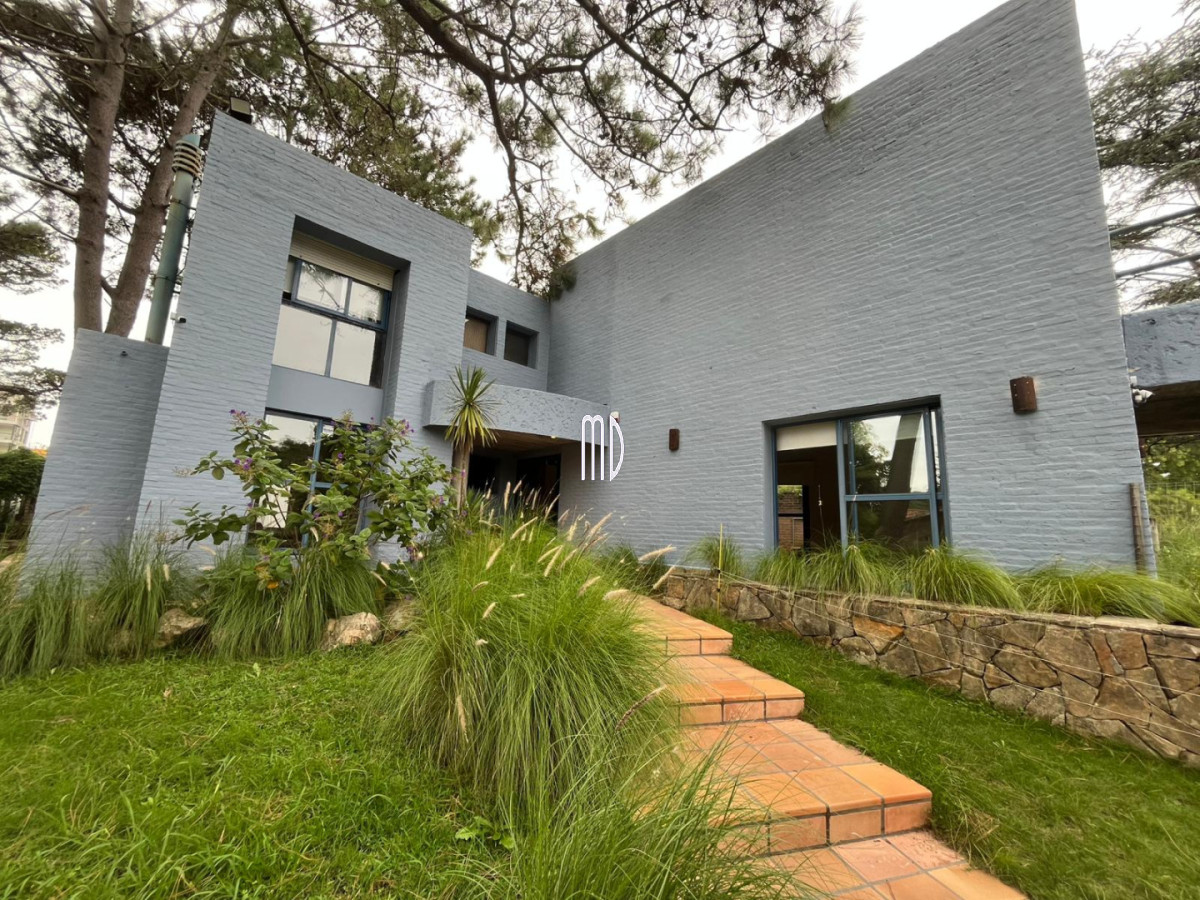 Casa ID.9172 - Casa en venta de 5 dormitorios en Mansa REF:9172