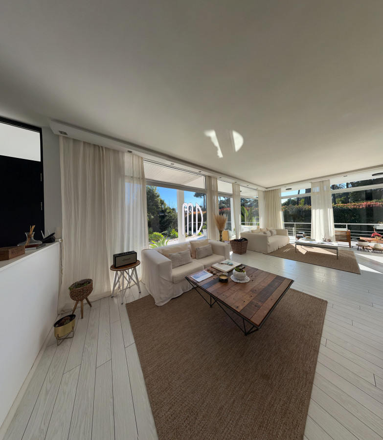Casa ID.8319 - Espectacular casa en venta- Confort, amplitud y ubicación privilegiada