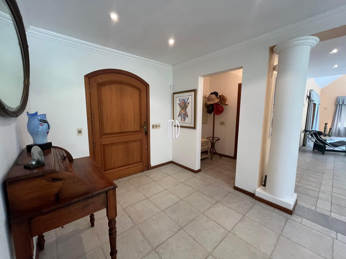 Casa ID.8190 - Espectacular Casa en Venta – Ubicación Exclusiva a Metros del Mar 