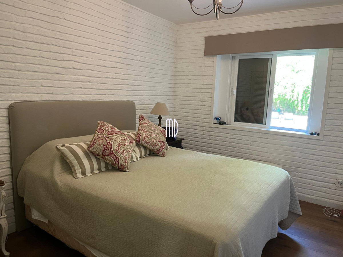 Casa ID.8191 - Hermosa Casa en Venta – Espaciosa, Luminosa y con Jardín con Piscina. REF:8191