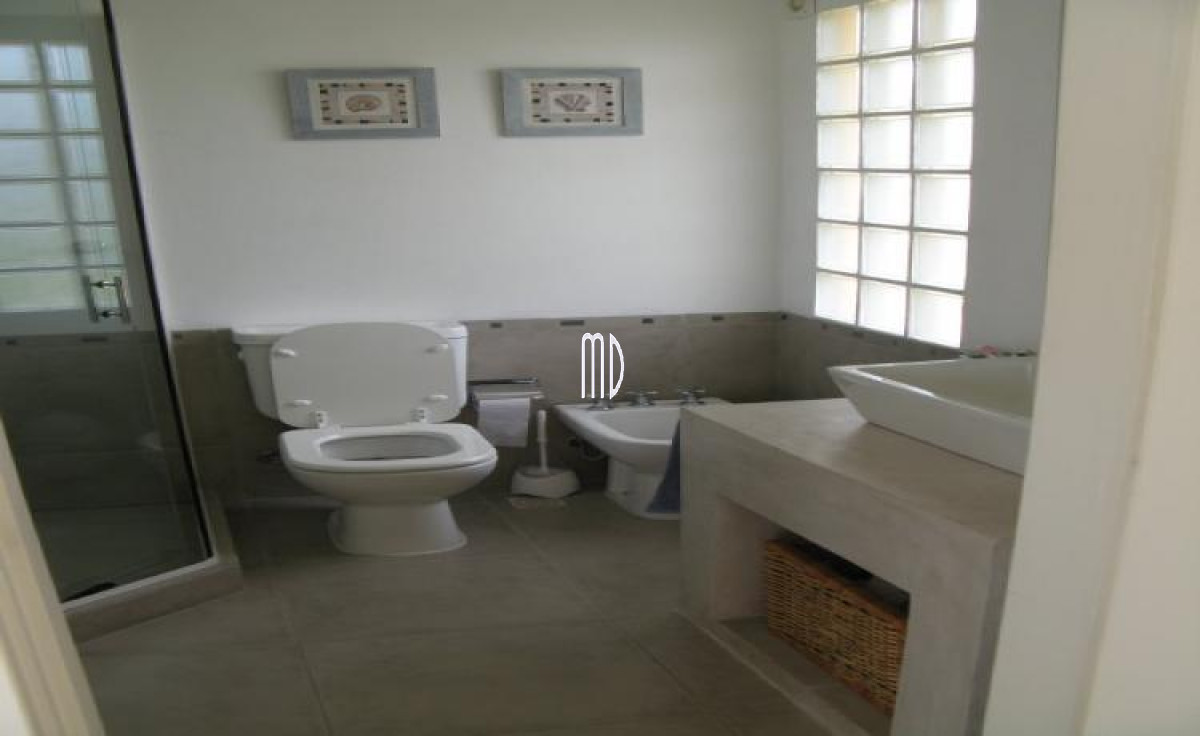 Casa ID.5266 - Excelente casa,muy comoda con piscina a metros de la playa.Ref: 5266