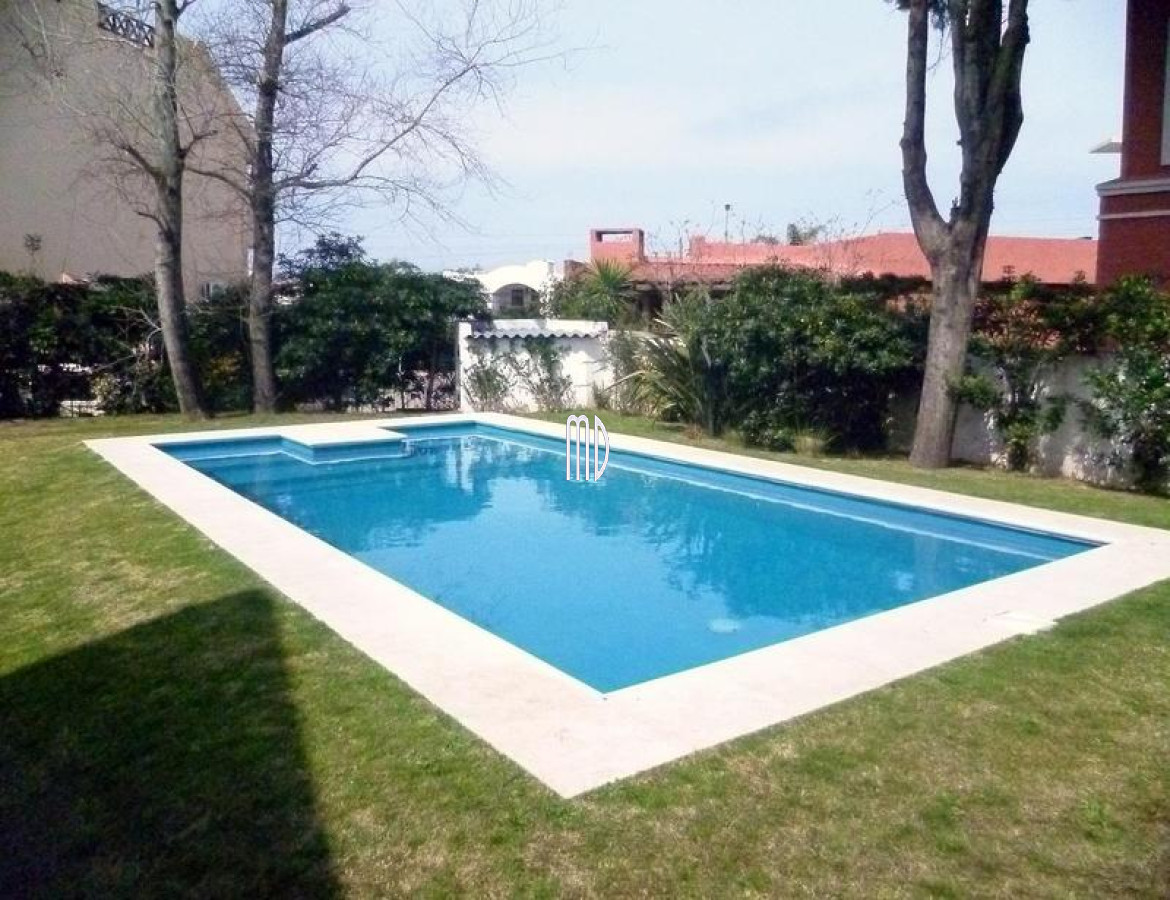 Casa ID.5389 - Casa amplia a cuadras de la playa .Ref: 5389
