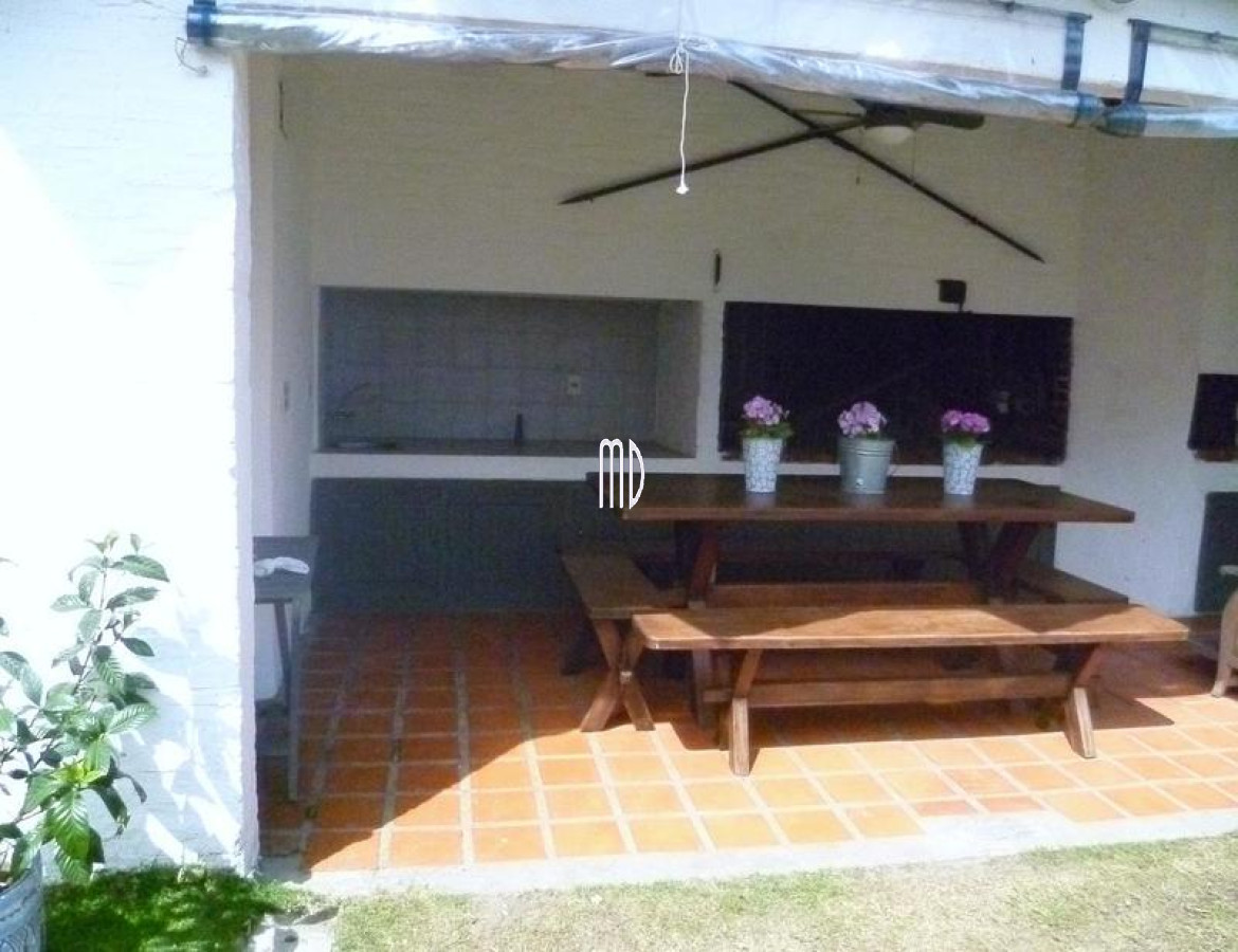Casa ID.5389 - Casa amplia a cuadras de la playa .Ref: 5389