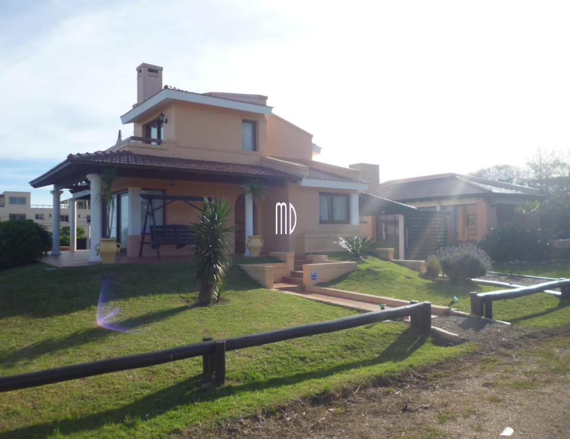 Casa ID.5414 - Espectacular casa en Manantiales.Ref: 5414