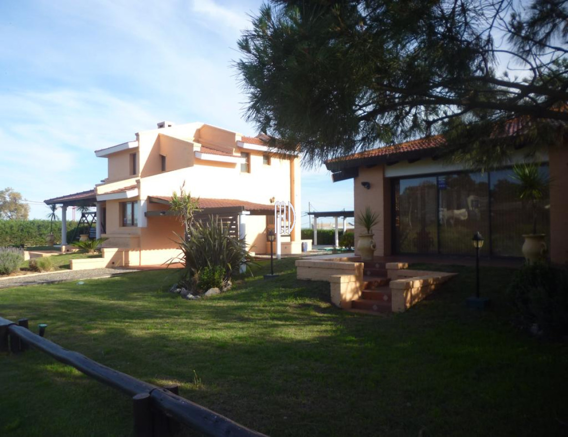 Casa ID.5414 - Espectacular casa en Manantiales.Ref: 5414
