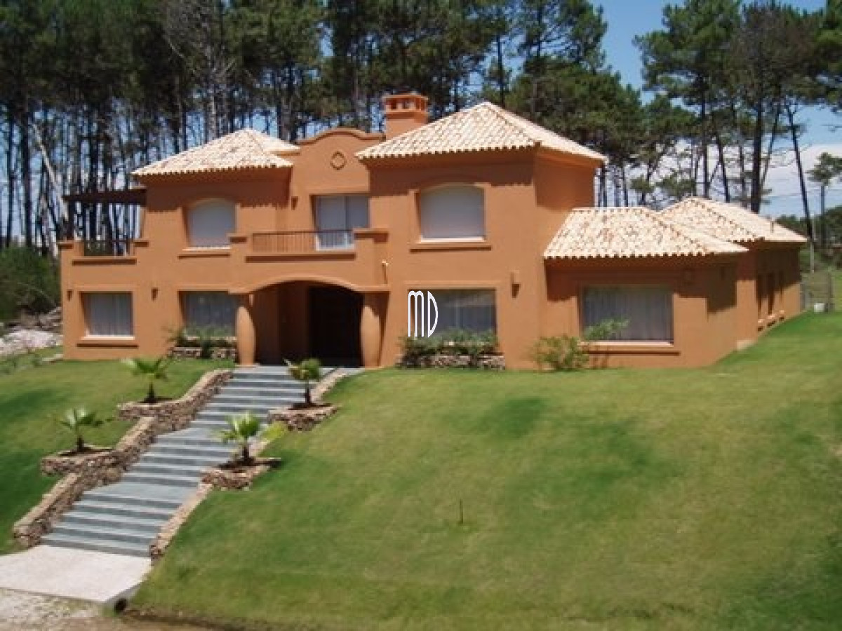 Espectacular propiedad  en barrio privado Laguna Blanca.Ref: 5627 - IMD5627C
