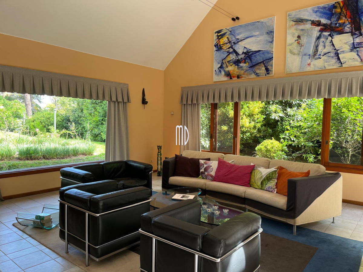 Casa ID.8190 - Espectacular Casa en Venta – Ubicación Exclusiva a Metros del Mar 