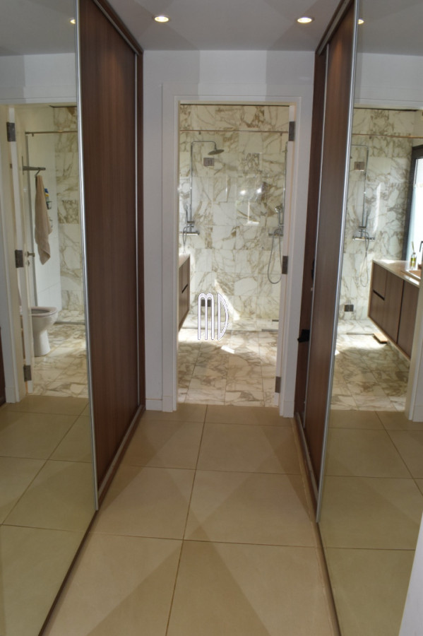 Casa ID.9024 - Moderna residencia con piscina climatizada y apartamento independiente. REF(9024)