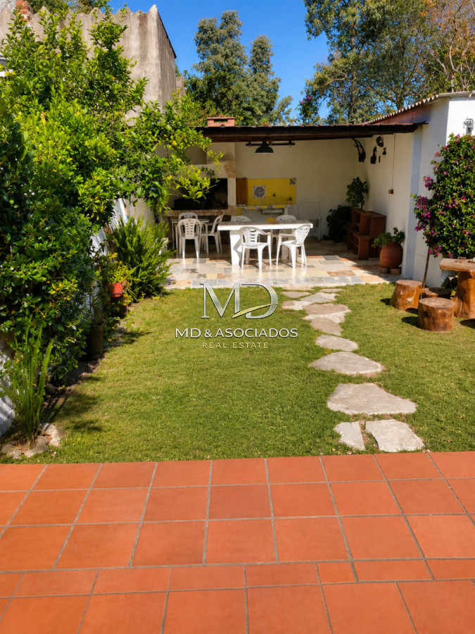 Casa ID.5325 - Muy linda casa con parrillero, cerca de todo.Ref 5325