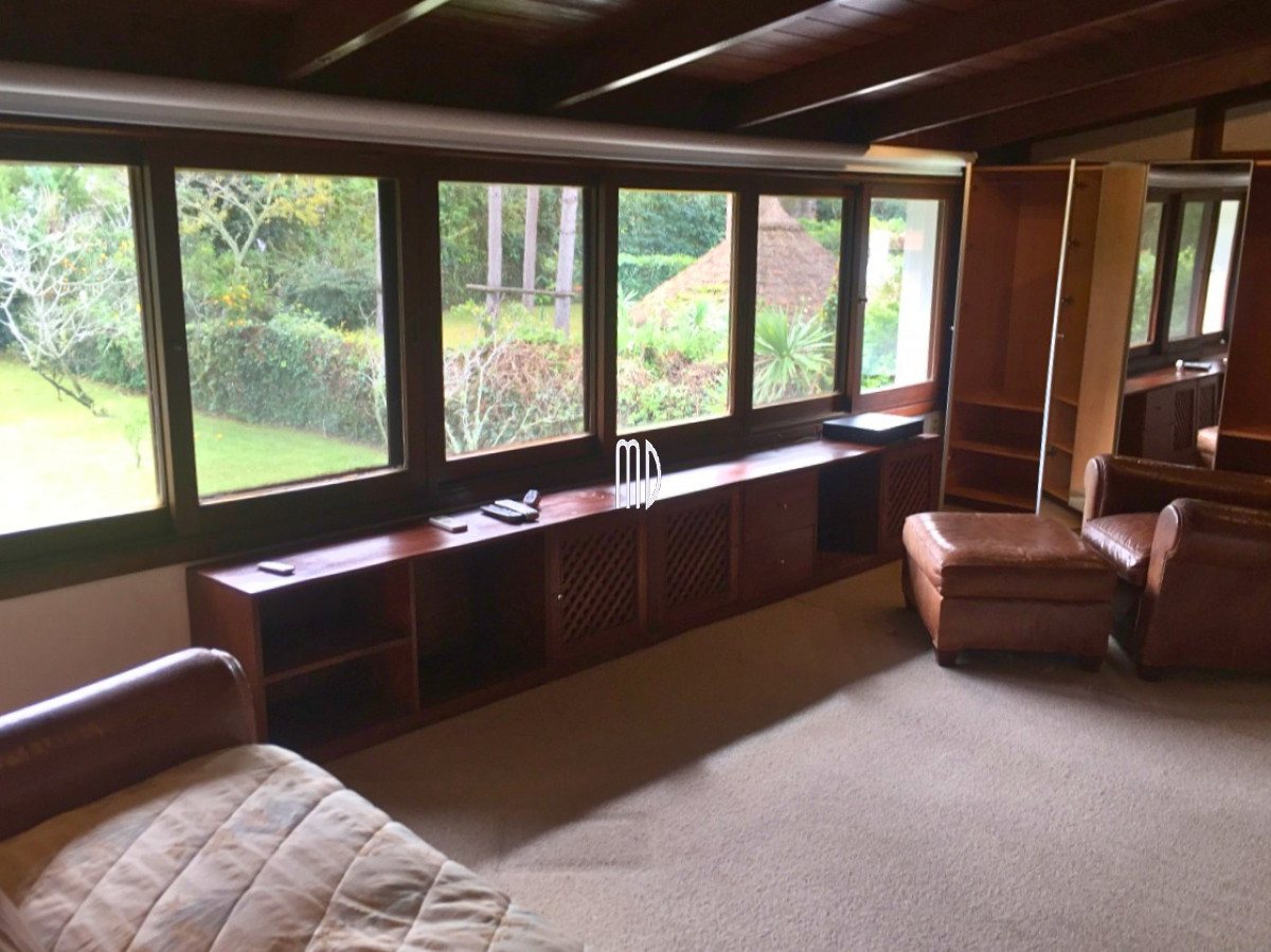 Casa ID.6134 - Espectacular propiedad en Playa Mansa a metros del Mar