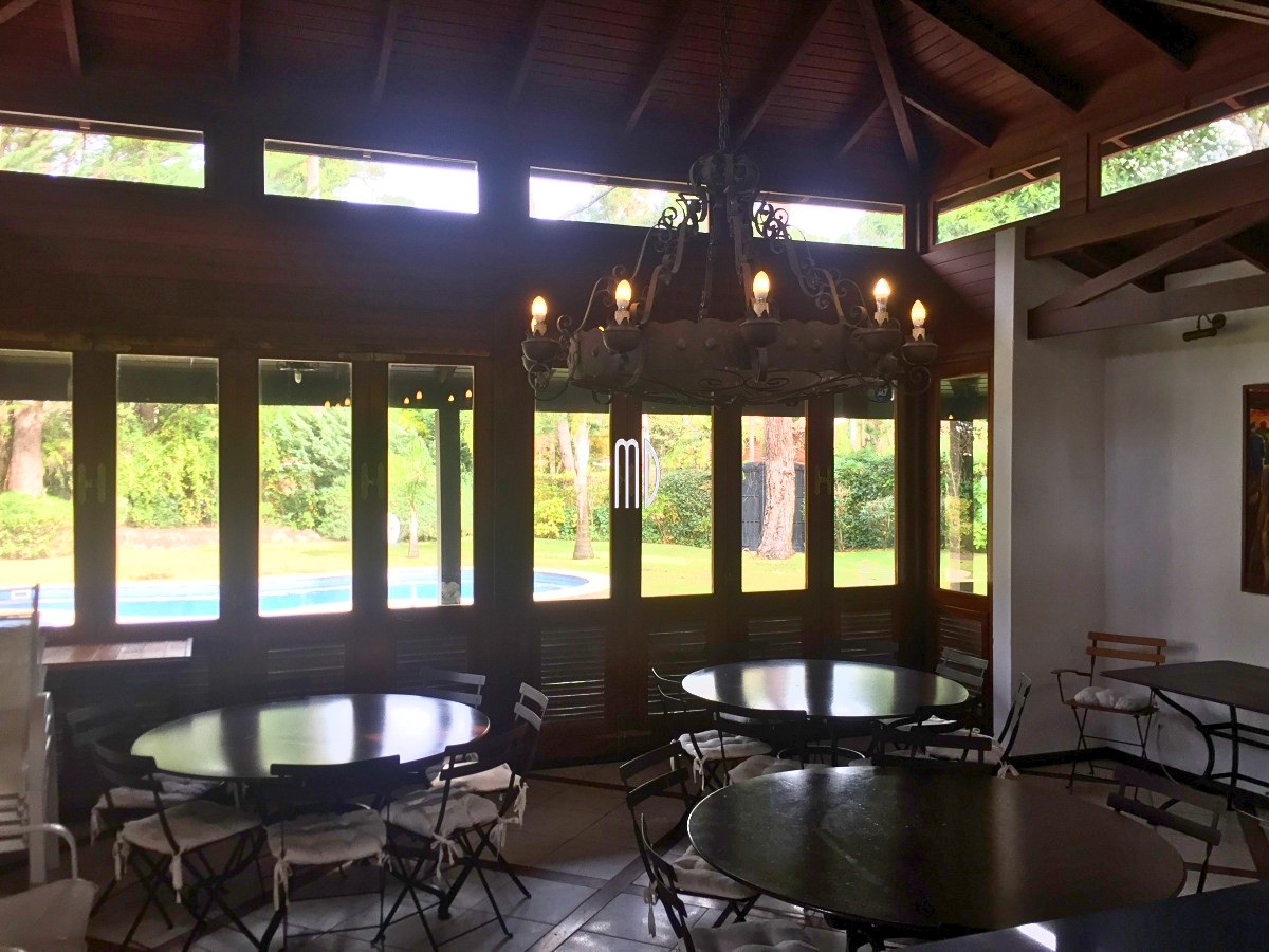 Casa ID.6134 - Espectacular propiedad en Playa Mansa a metros del Mar