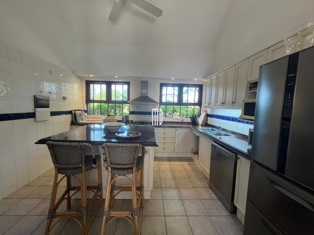 Casa ID.8190 - Espectacular Casa en Venta – Ubicación Exclusiva a Metros del Mar 