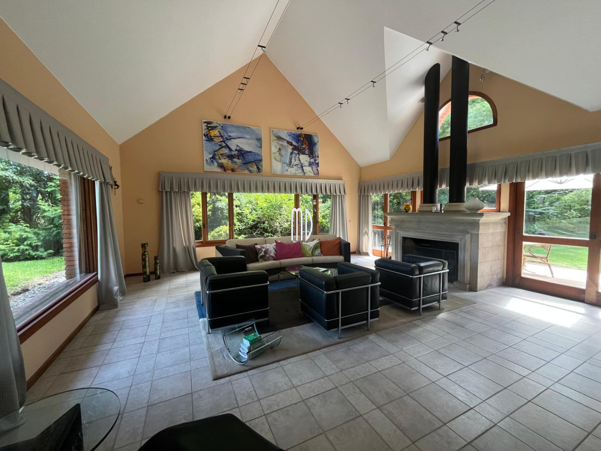Casa ID.8190 - Espectacular Casa en Venta – Ubicación Exclusiva a Metros del Mar 