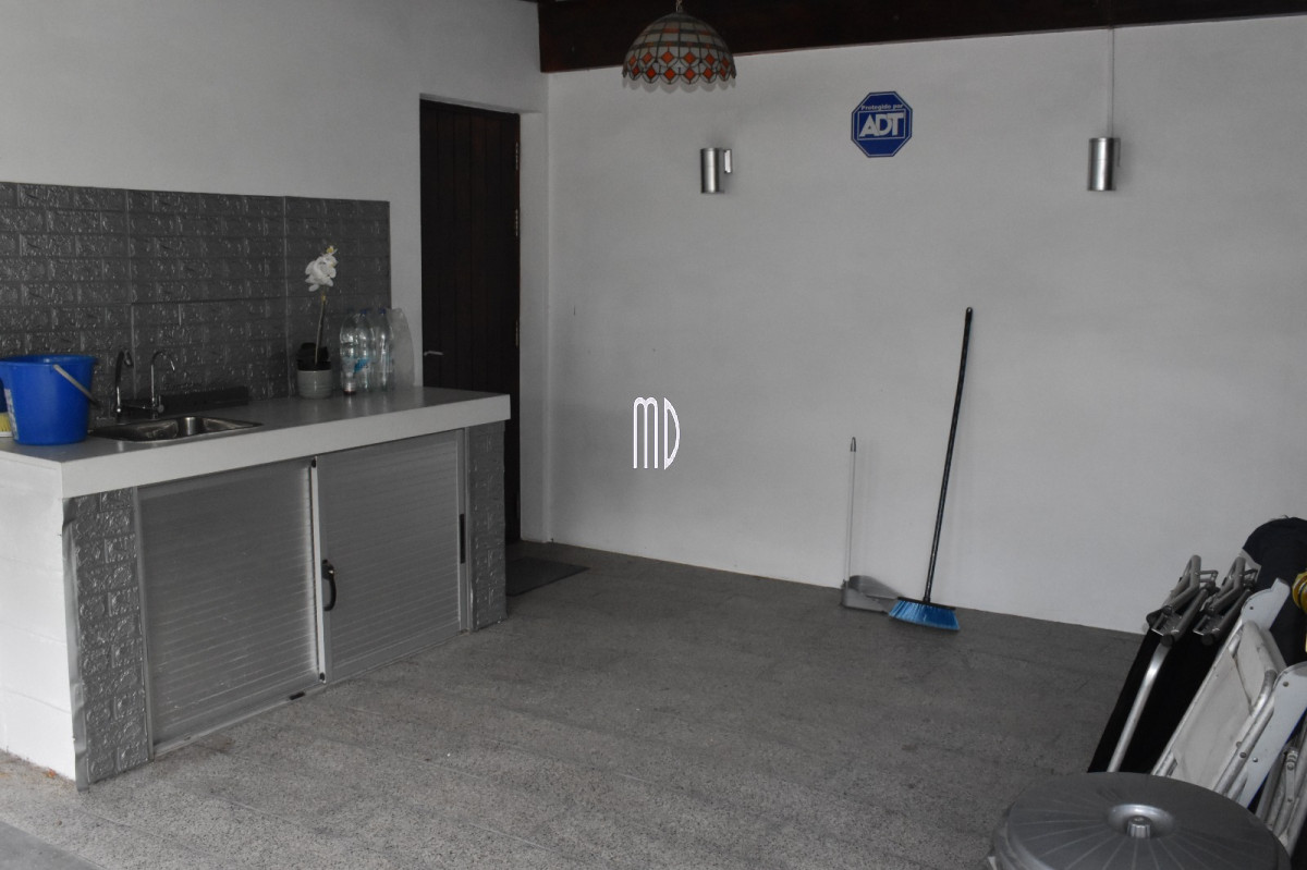 Casa ID.9024 - Moderna residencia con piscina climatizada y apartamento independiente. REF(9024)