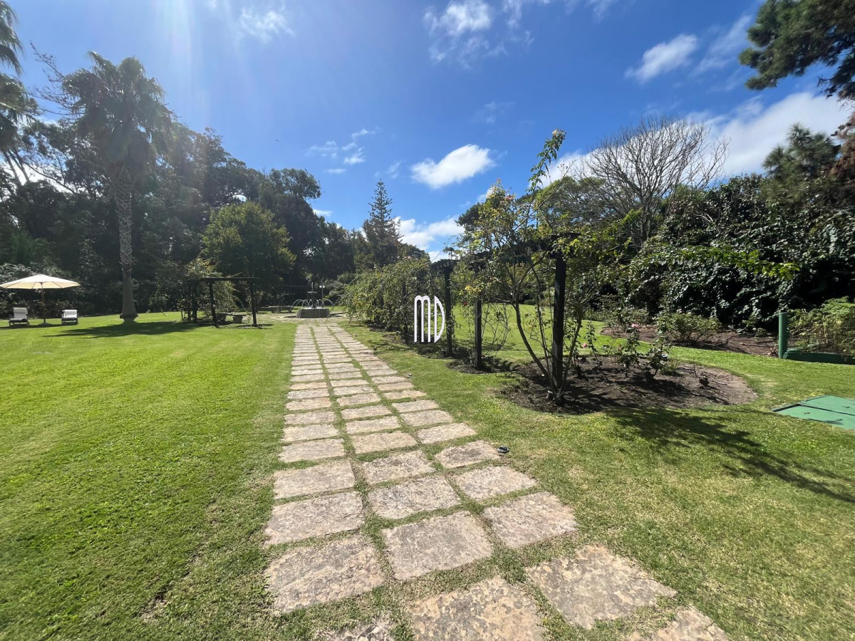 Casa ID.8190 - Espectacular Casa en Venta – Ubicación Exclusiva a Metros del Mar 