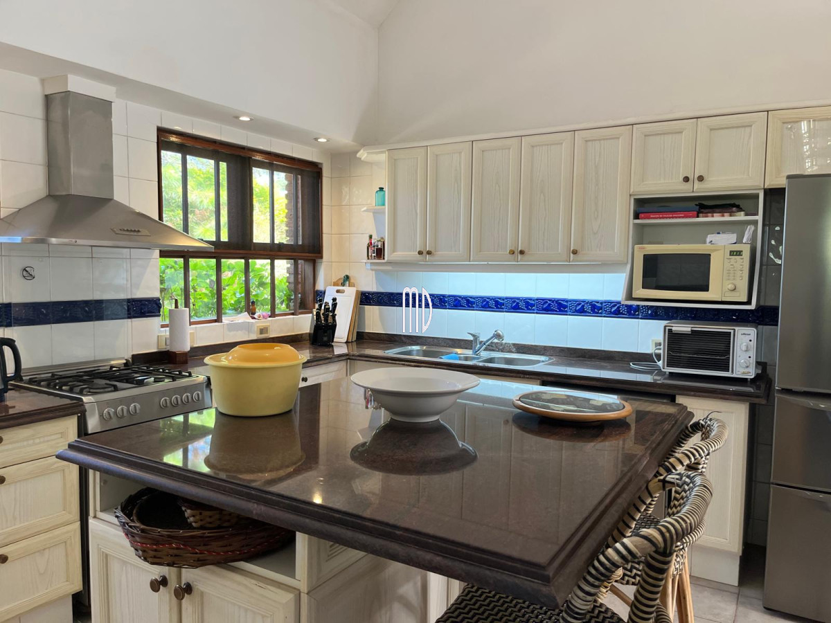 Casa ID.8190 - Espectacular Casa en Venta – Ubicación Exclusiva a Metros del Mar 