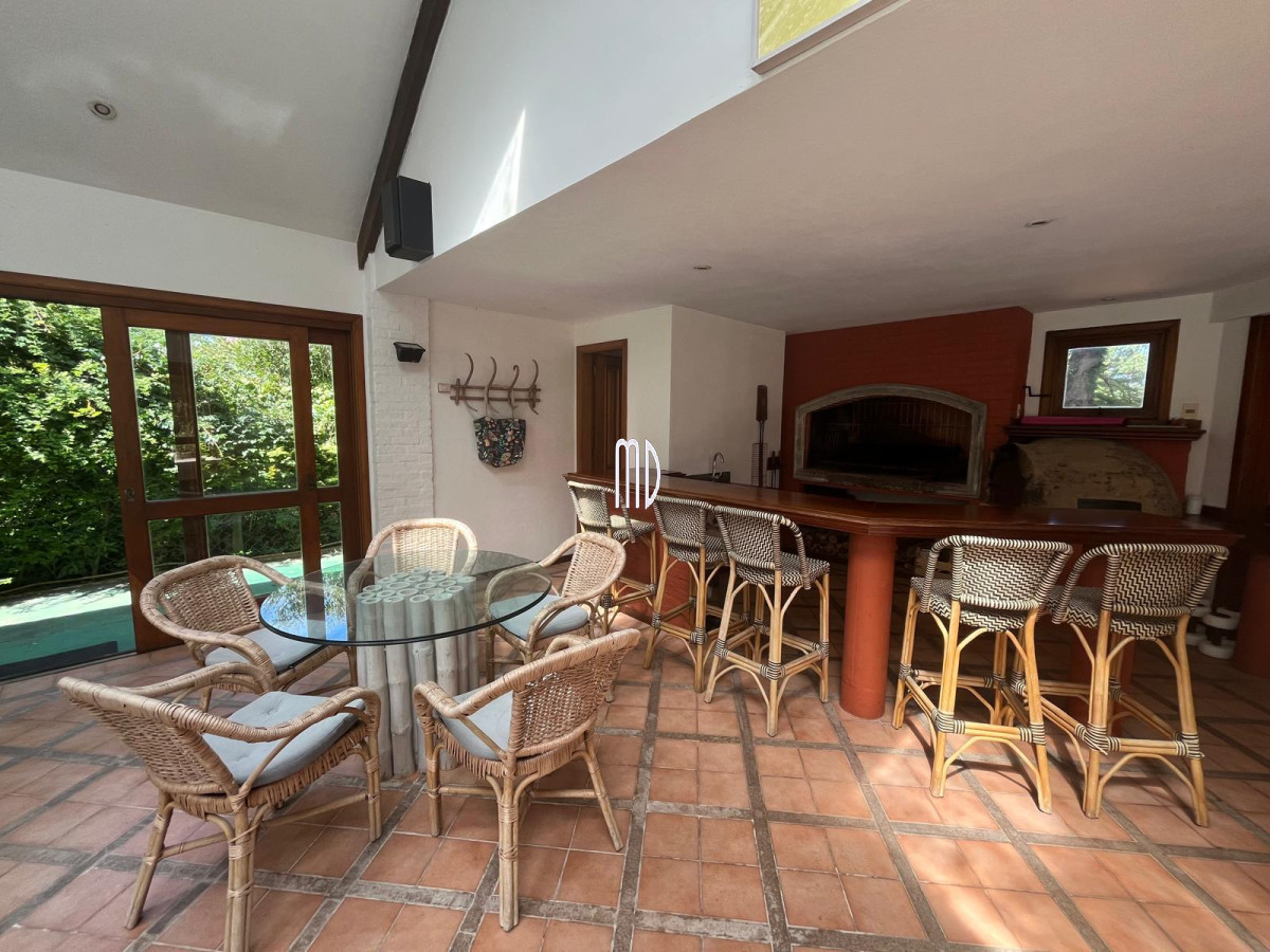 Casa ID.8190 - Espectacular Casa en Venta – Ubicación Exclusiva a Metros del Mar 