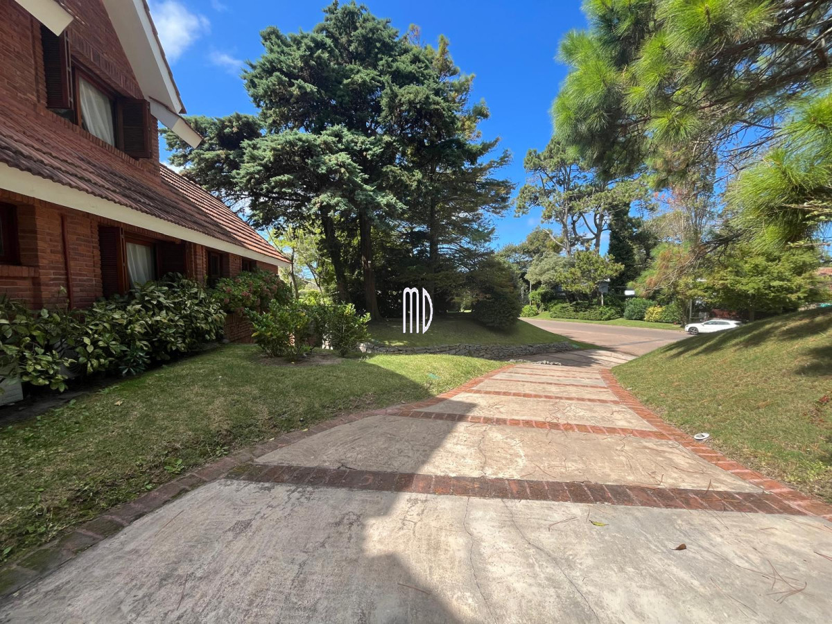 Casa ID.8190 - Espectacular Casa en Venta – Ubicación Exclusiva a Metros del Mar 