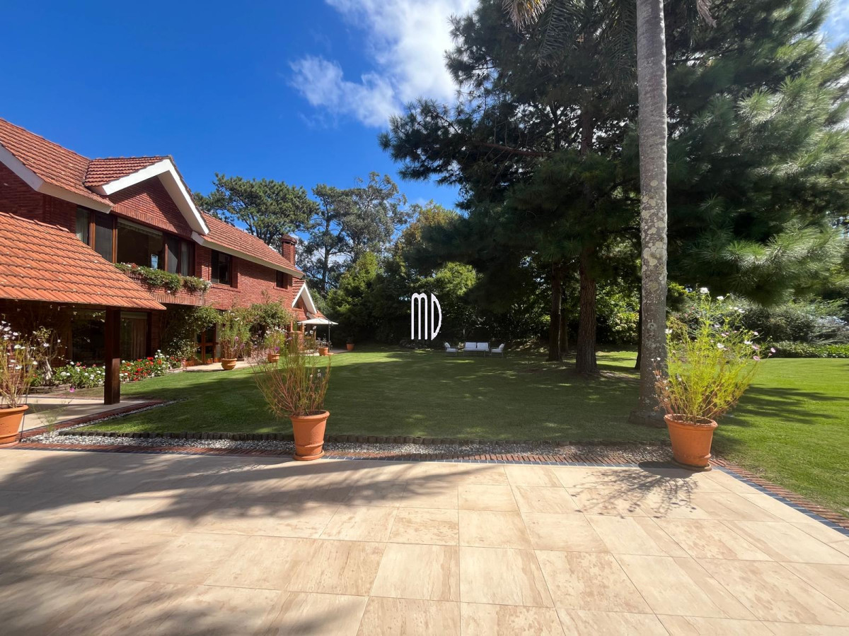 Casa ID.8190 - Espectacular Casa en Venta – Ubicación Exclusiva a Metros del Mar 