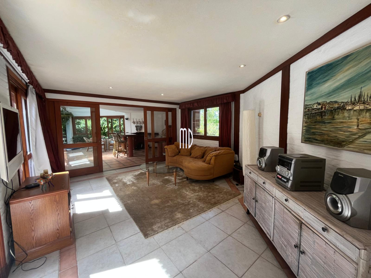 Casa ID.8190 - Espectacular Casa en Venta – Ubicación Exclusiva a Metros del Mar 