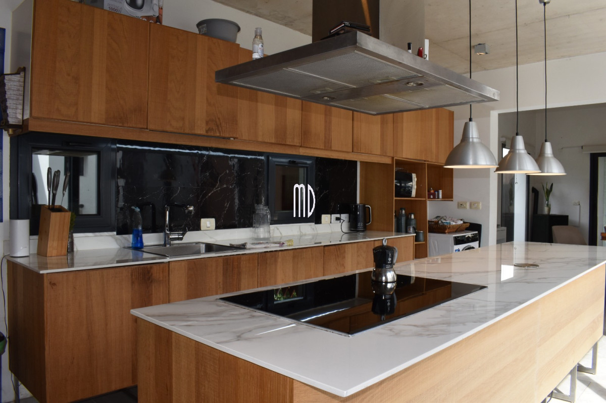 Casa ID.9024 - Moderna residencia con piscina climatizada y apartamento independiente. REF(9024)