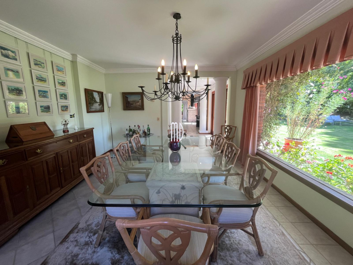 Casa ID.8190 - Espectacular Casa en Venta – Ubicación Exclusiva a Metros del Mar 