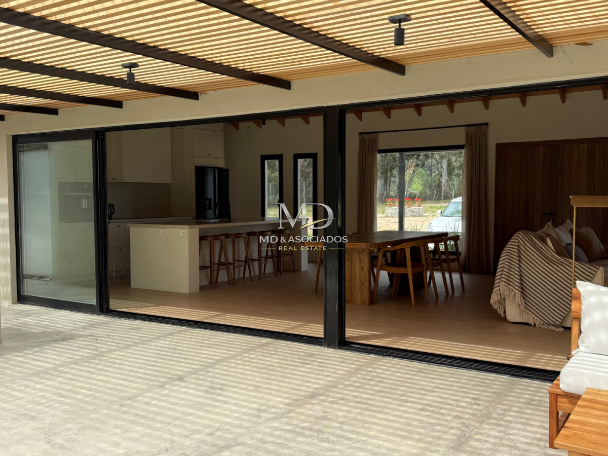 Hermosa Casa en Alquiler en Barrio Don Miguel - 3 Dormitorios, Gran Parque y Parrillero Techado. REF(8789) - IMD8789C