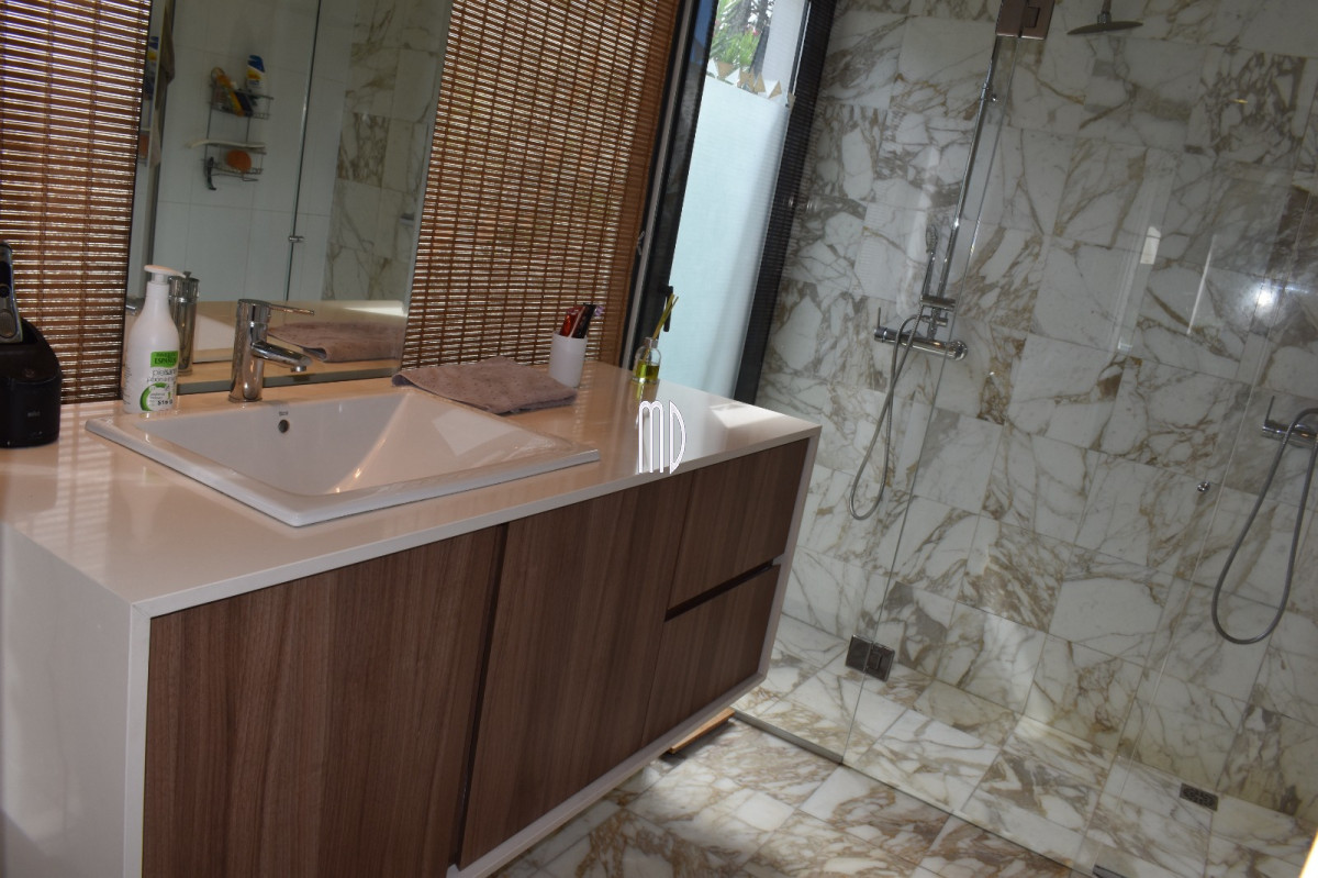 Casa ID.9024 - Moderna residencia con piscina climatizada y apartamento independiente. REF(9024)