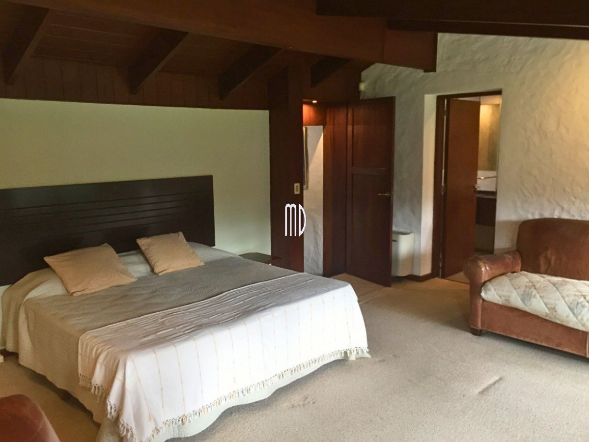 Casa ID.6134 - Espectacular propiedad en Playa Mansa a metros del Mar
