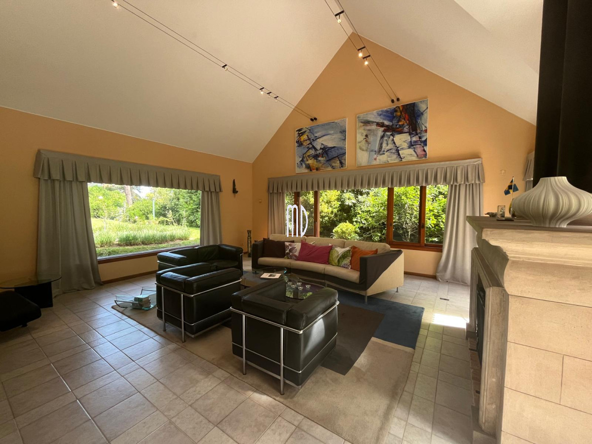 Casa ID.8190 - Espectacular Casa en Venta – Ubicación Exclusiva a Metros del Mar 