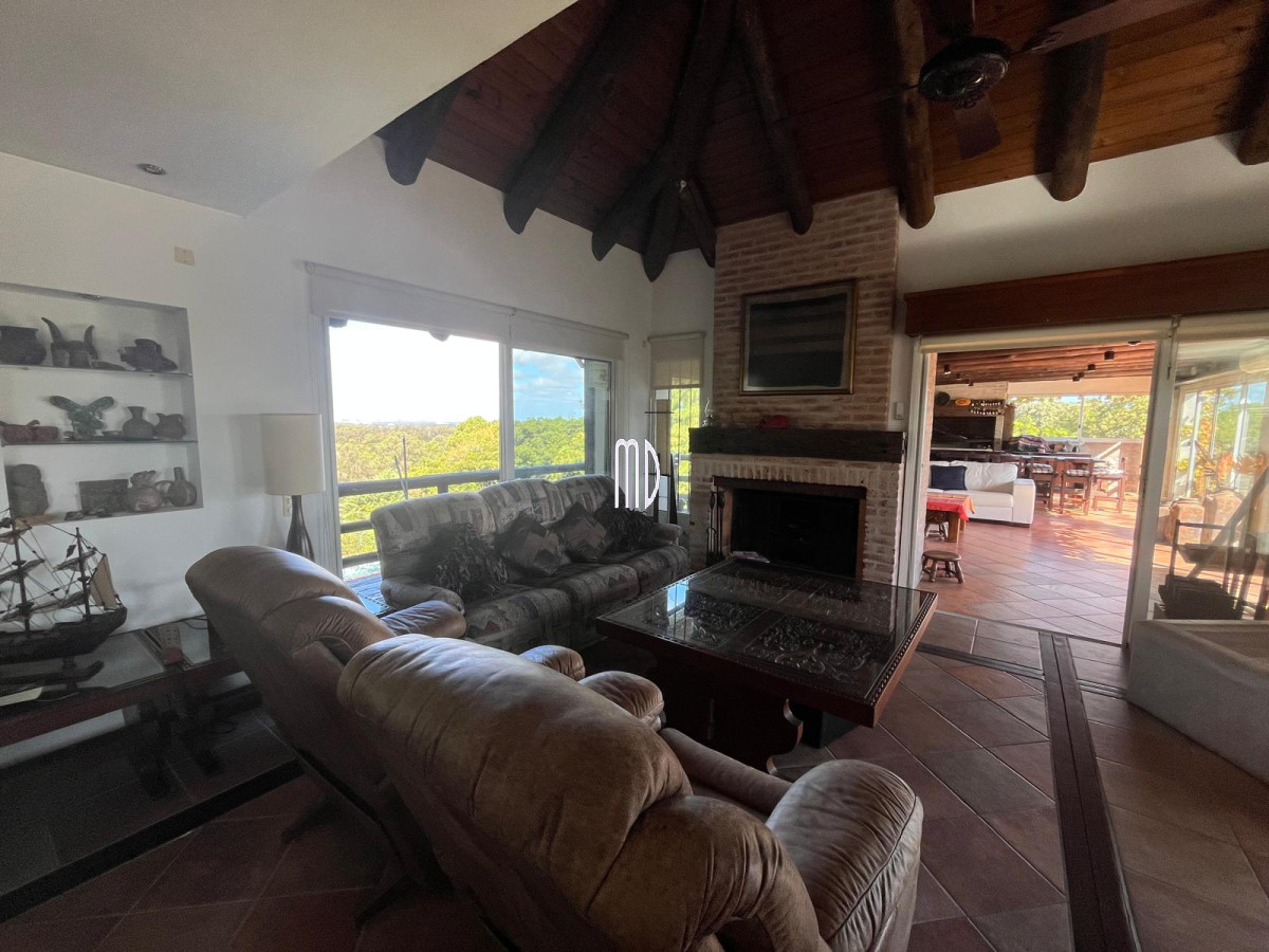 Casa ID.8192 - Exclusiva Casa en Venta en Punta Ballena con Vista Panorámica al Mar Ref. 8192